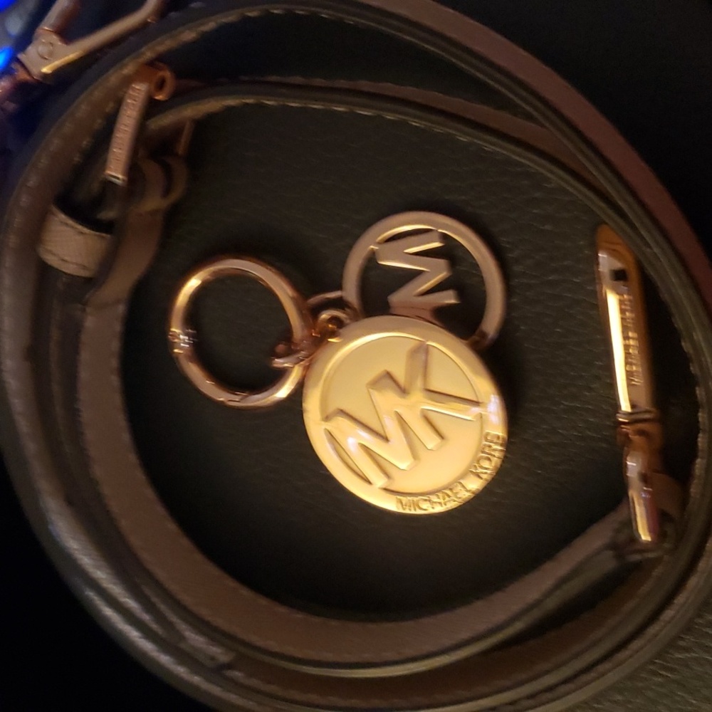 MICHAEL KORS BAG CHARM & ADJUSTABLE DUSTY PINK PURSE STRAP BUNDLE EUC